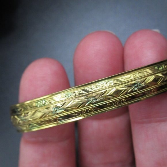 VICTORIAN Etched Bracelet | Beautiful Gold Bangle | Vintage Victorian - Tiny - Picture 3 of 10